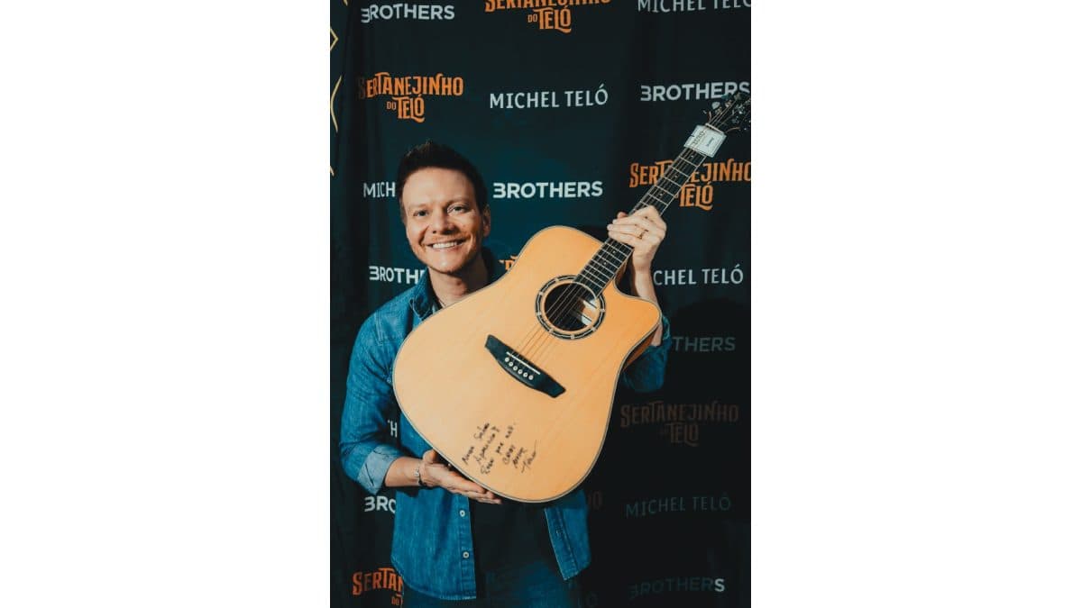 Violão autografado pelo Michel Teló